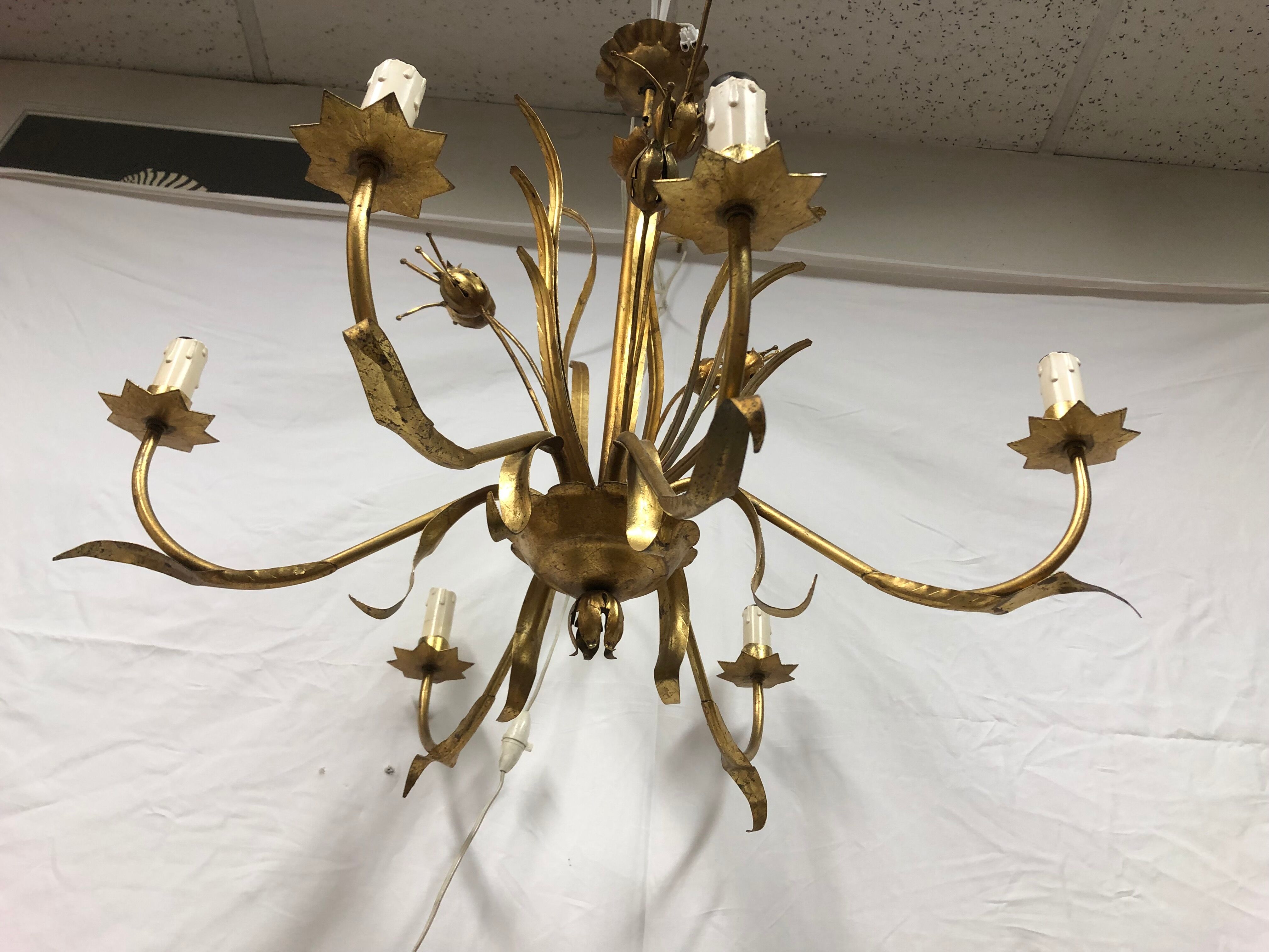 Golden chandelier of the 70s joncs decorations