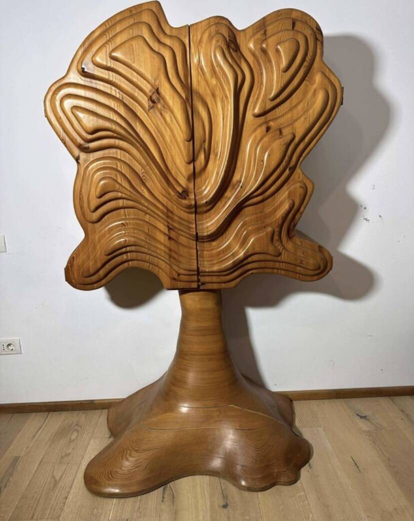 Tree-shaped wardrobe