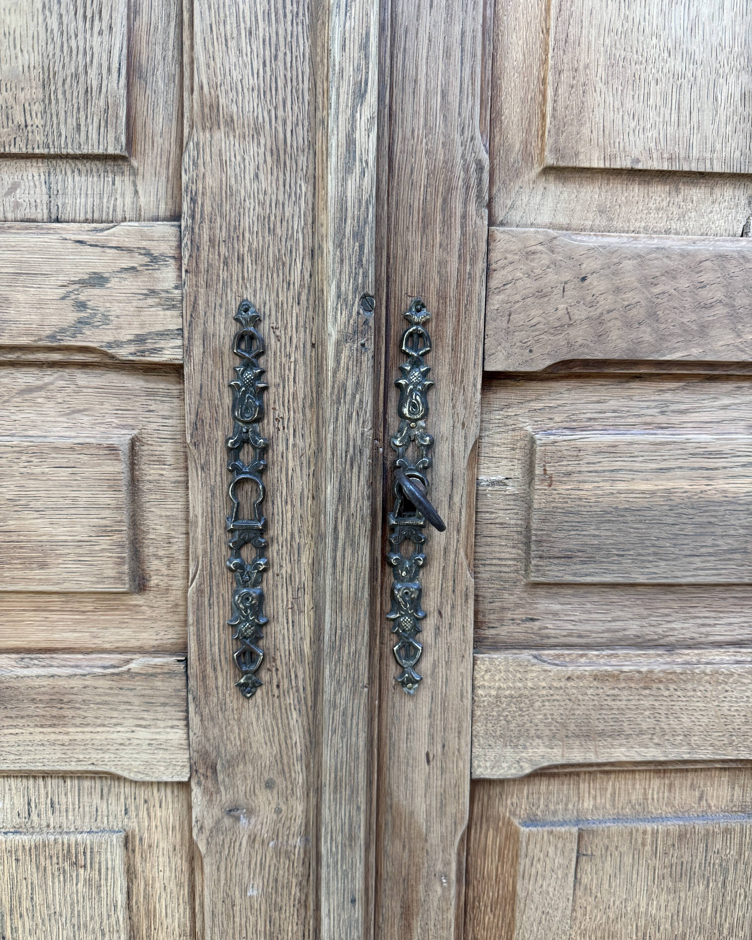 Large antique oak wardrobe (renovated)