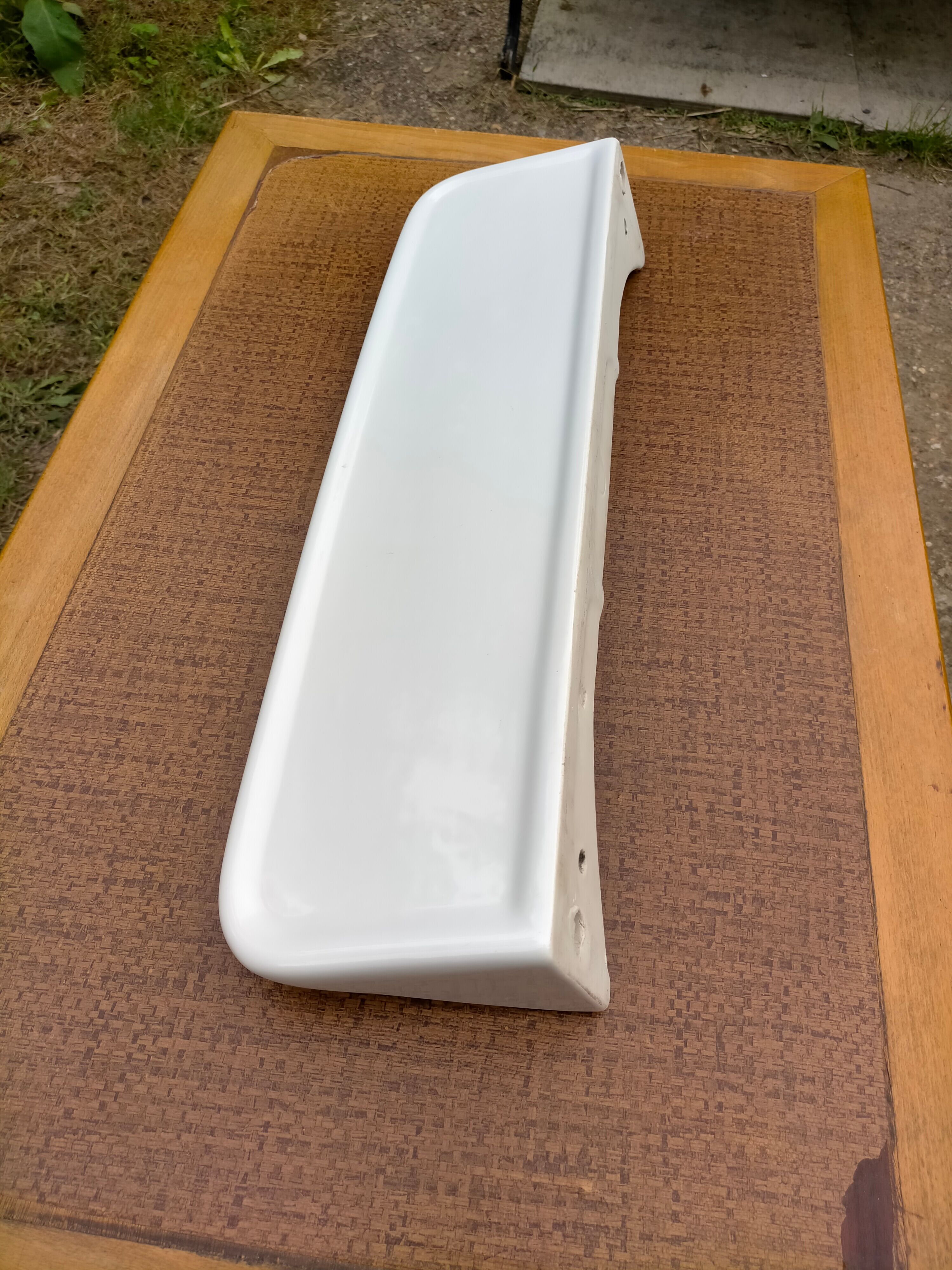 Bathroom shelf of the 30s in porcelain
