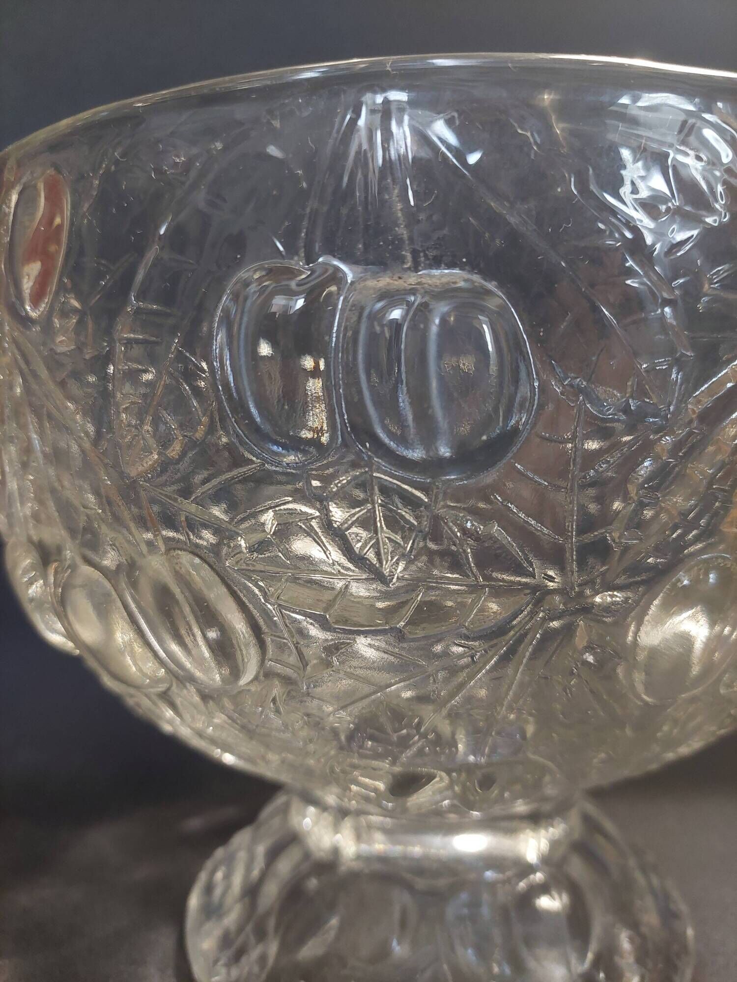 Grande coupe à fruits en verre moulé vintage