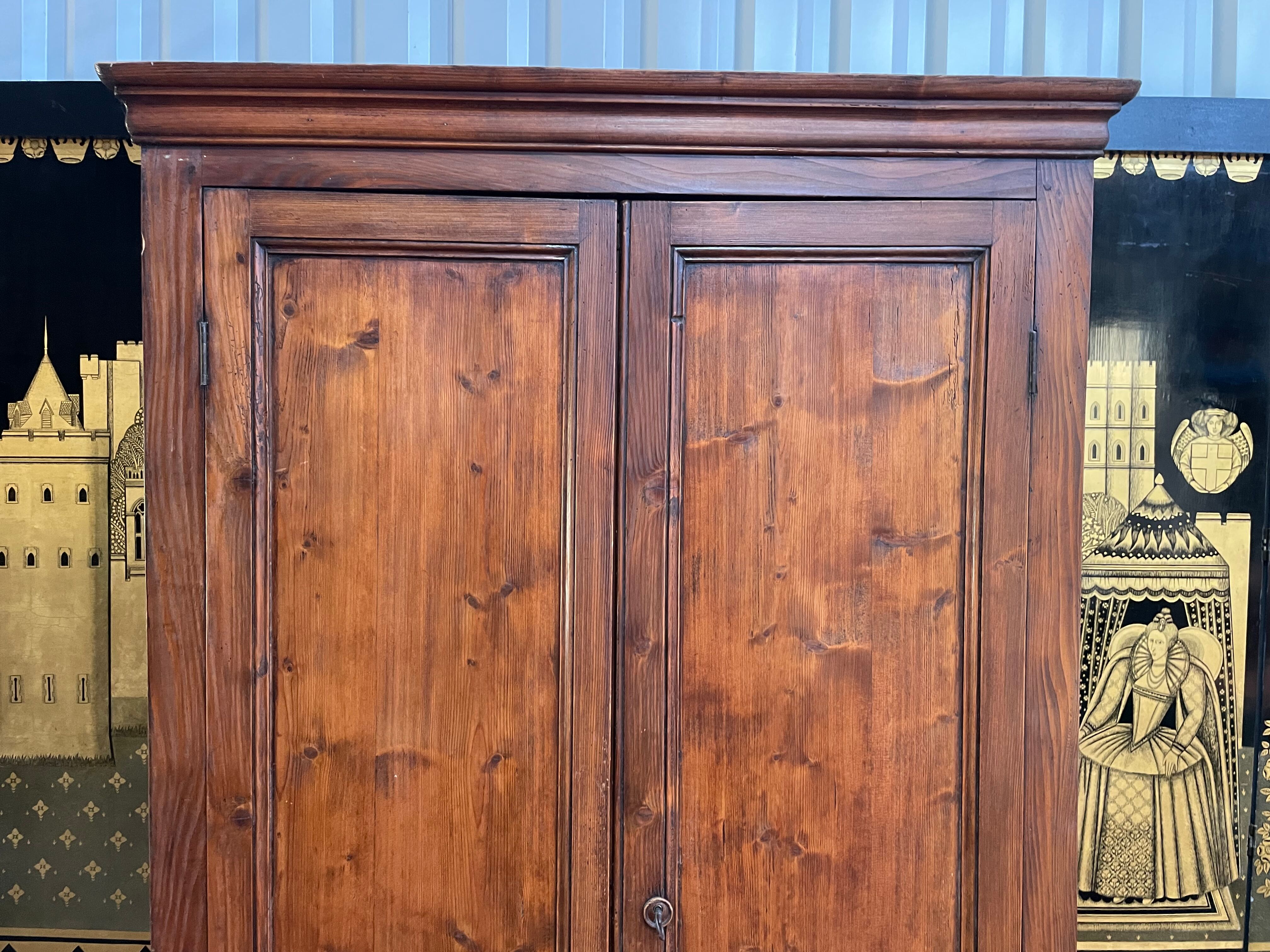 Armoire Louis Philippe parisienne en sapin