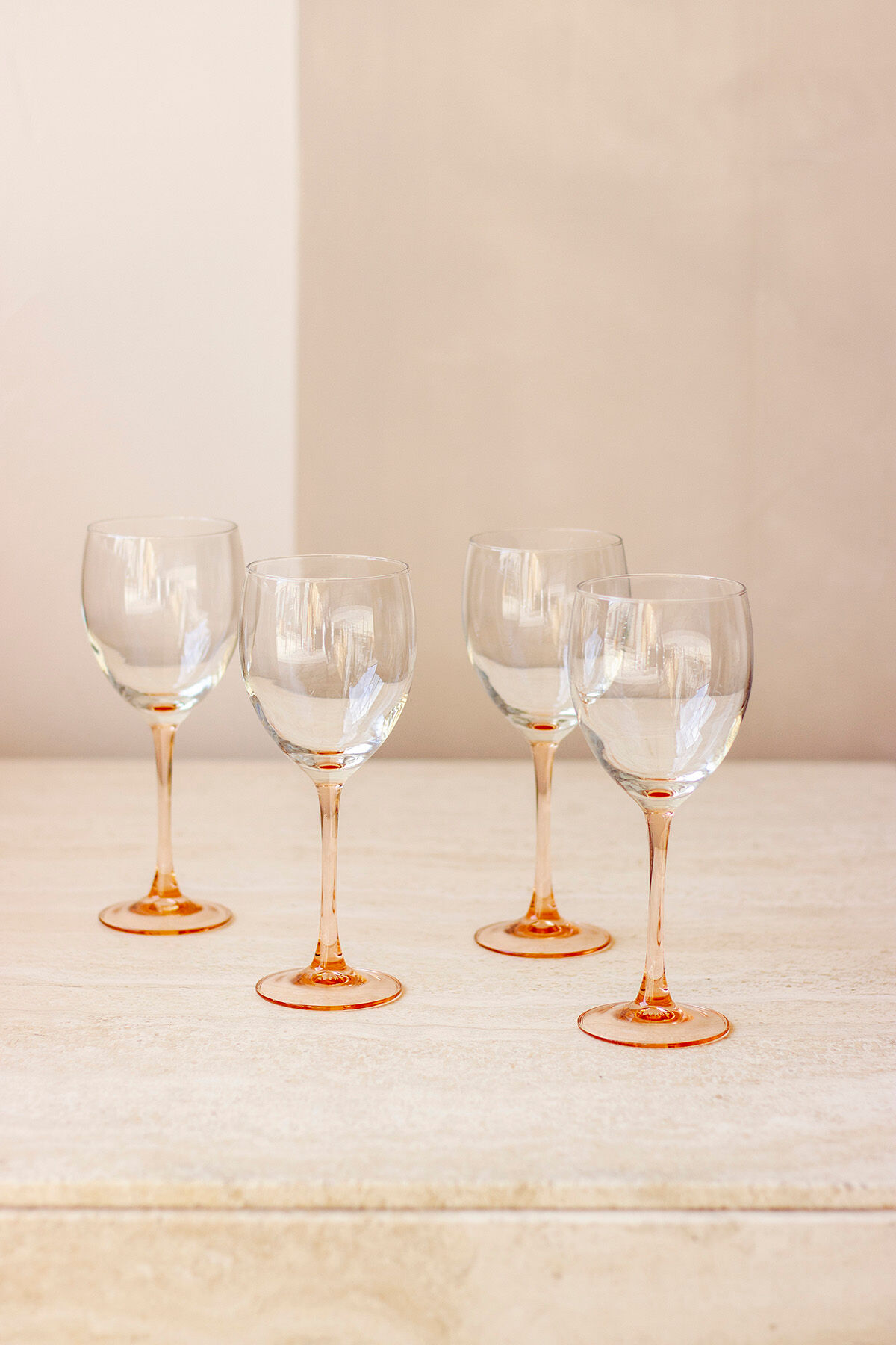 4 verres à pied saumon