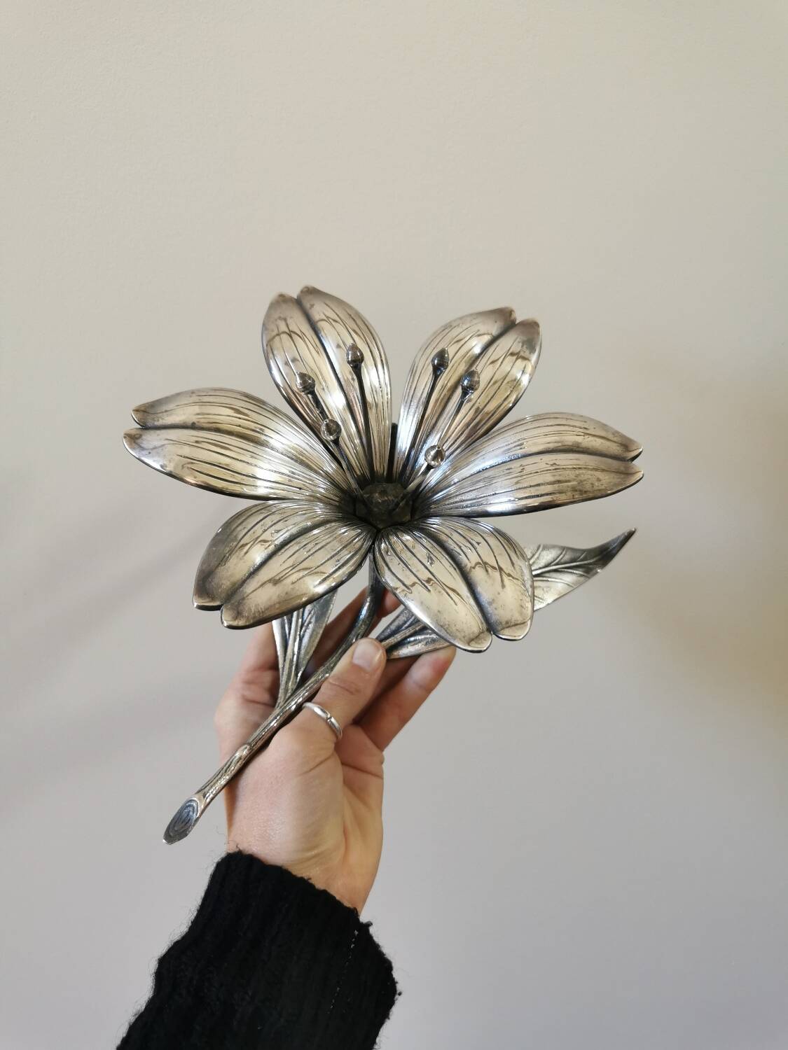 Vintage ashtray flower in silver metal
