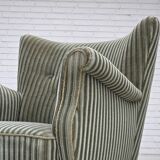 Fauteuil danois des années 1960, revêtement en velours vert, pieds en chêne.