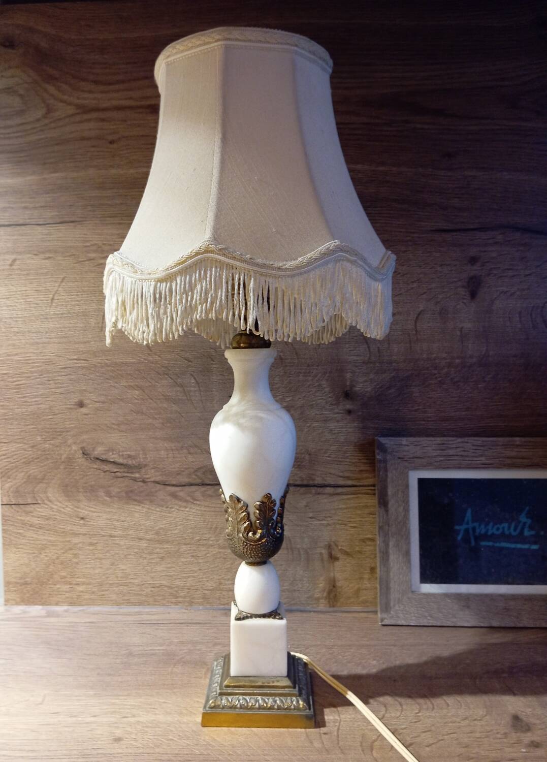 Lampe de salon rétro 1950 albâtre / laiton abat jour soie ecru