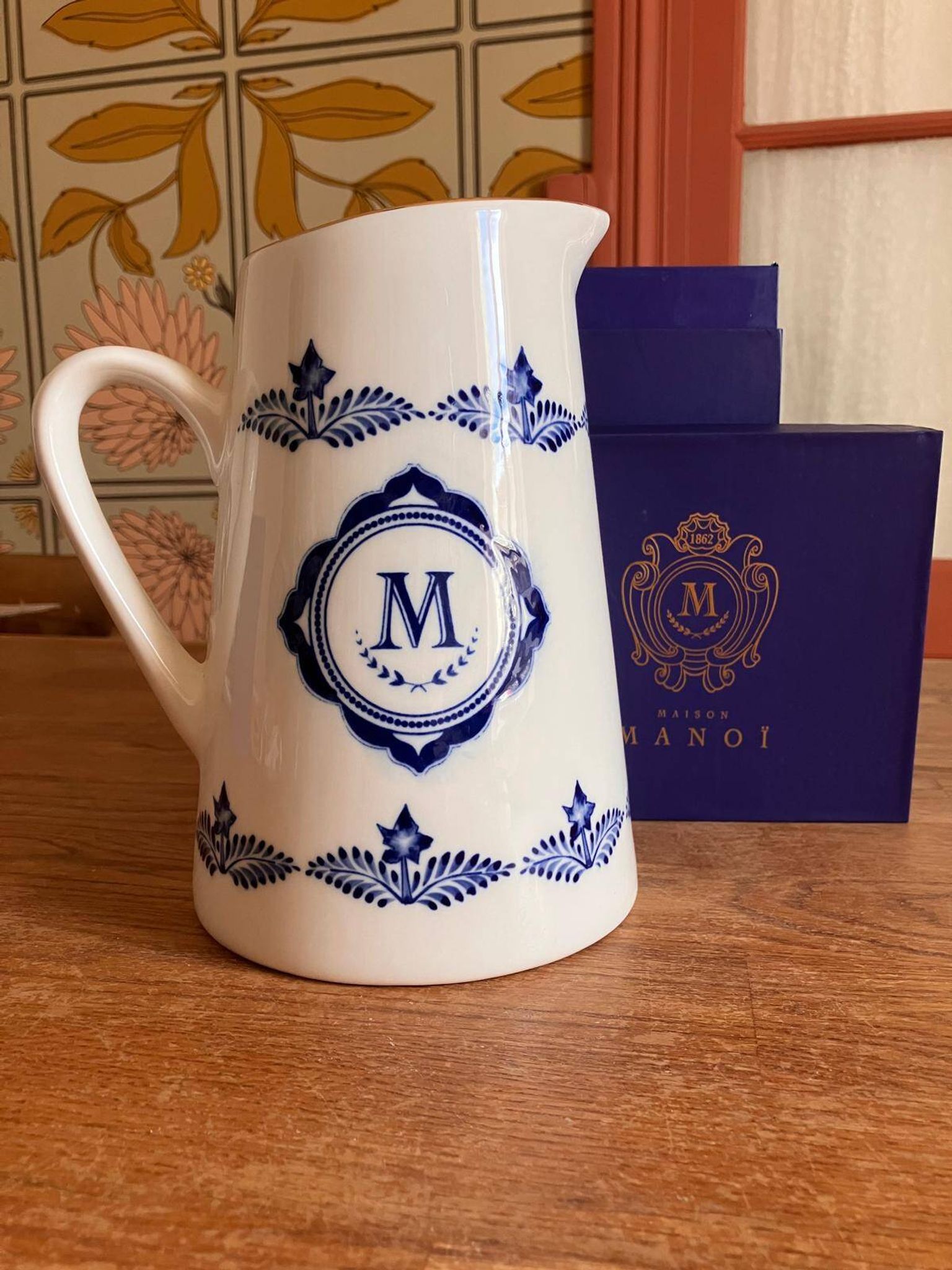 Porcelain jug Manoï Ornaments