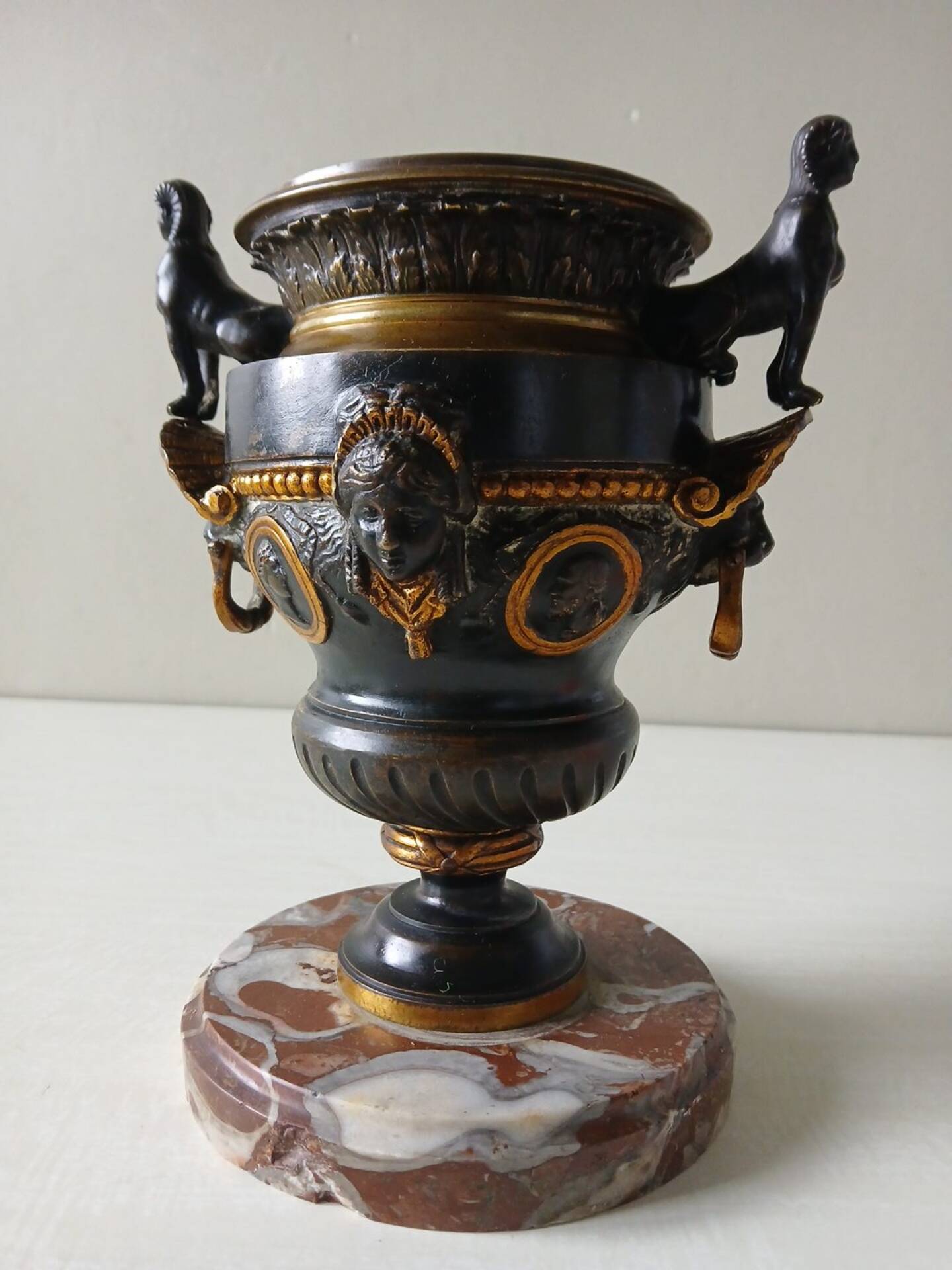 Ancient Médicis vase in gilded bronze with sphinxes – Napoleon III 19th century