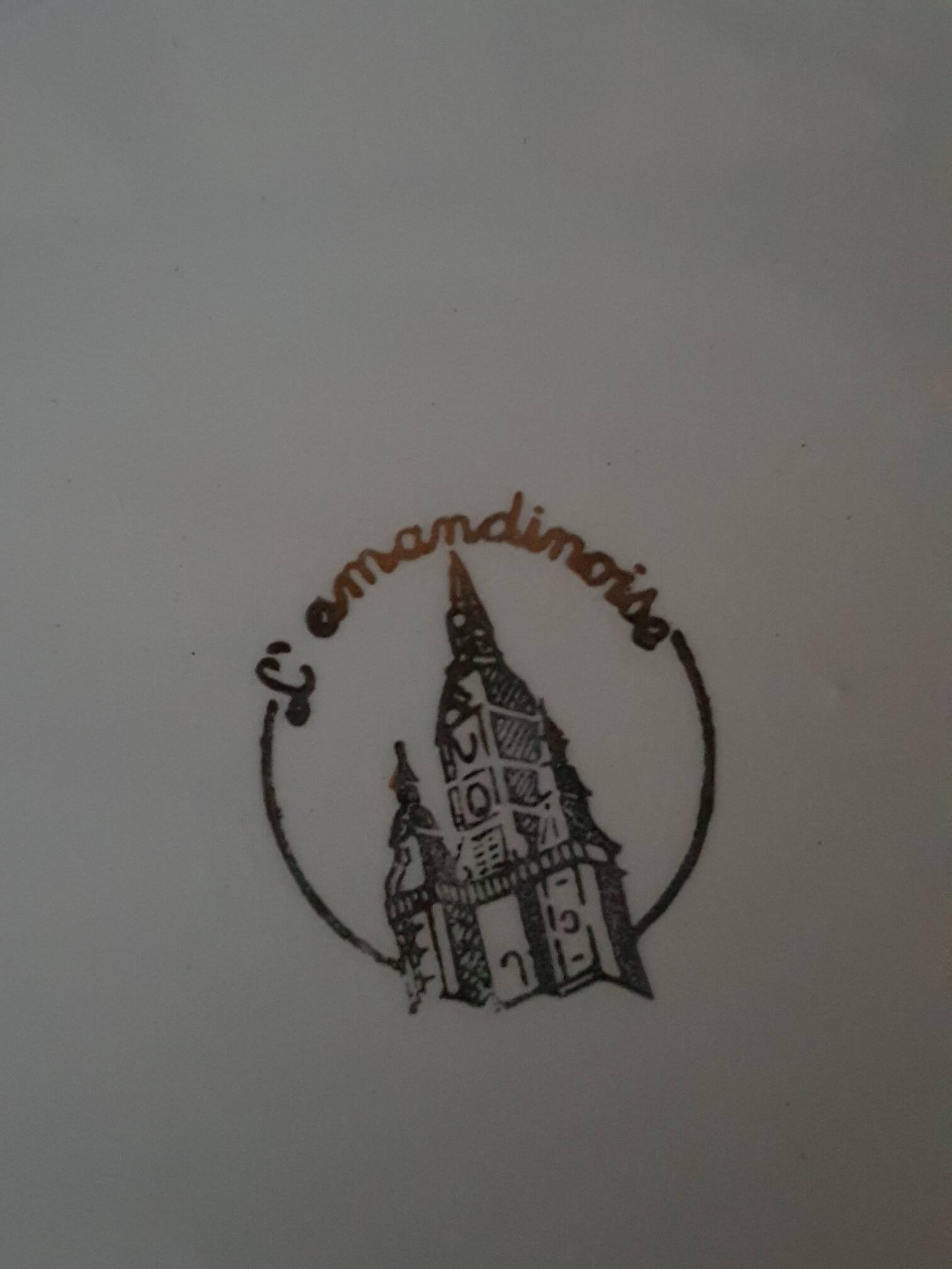 Amandinoise round serving dish