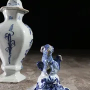 Pair of 18th-century Delft lidded vases – Pieter van den Briel, 't Fortuyn