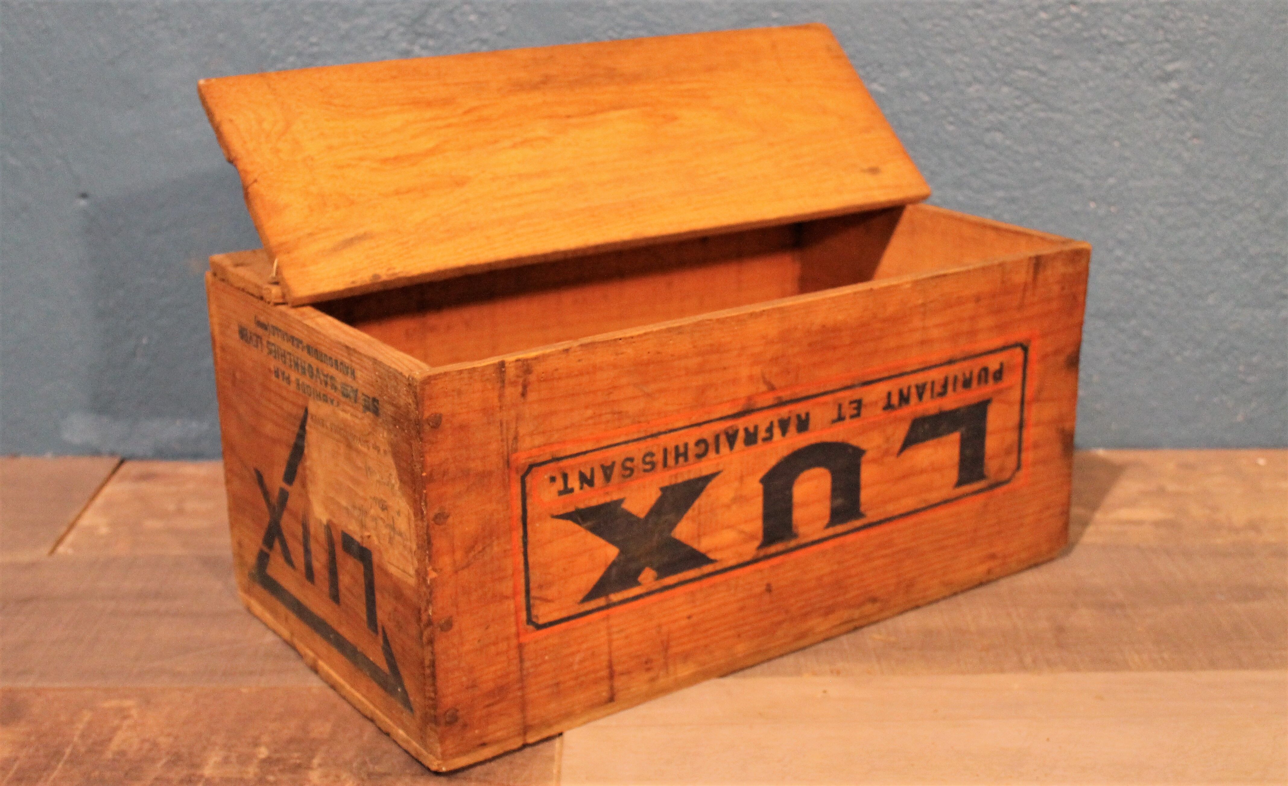 Wooden case 1950