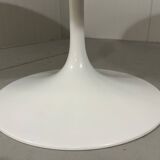 Knoll International Tulip dining table by Eero Saarinen