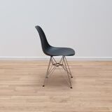 DSR chair by Charles & Ray Eames, Vitra