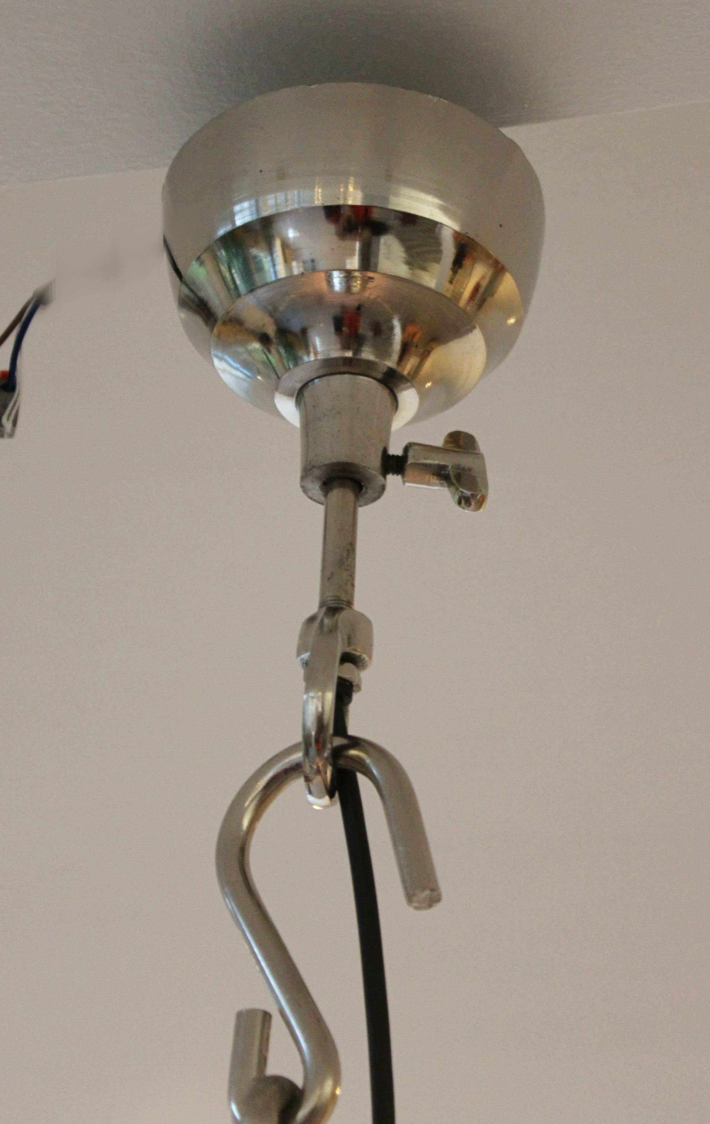 Suspension en nickel, style industriel.