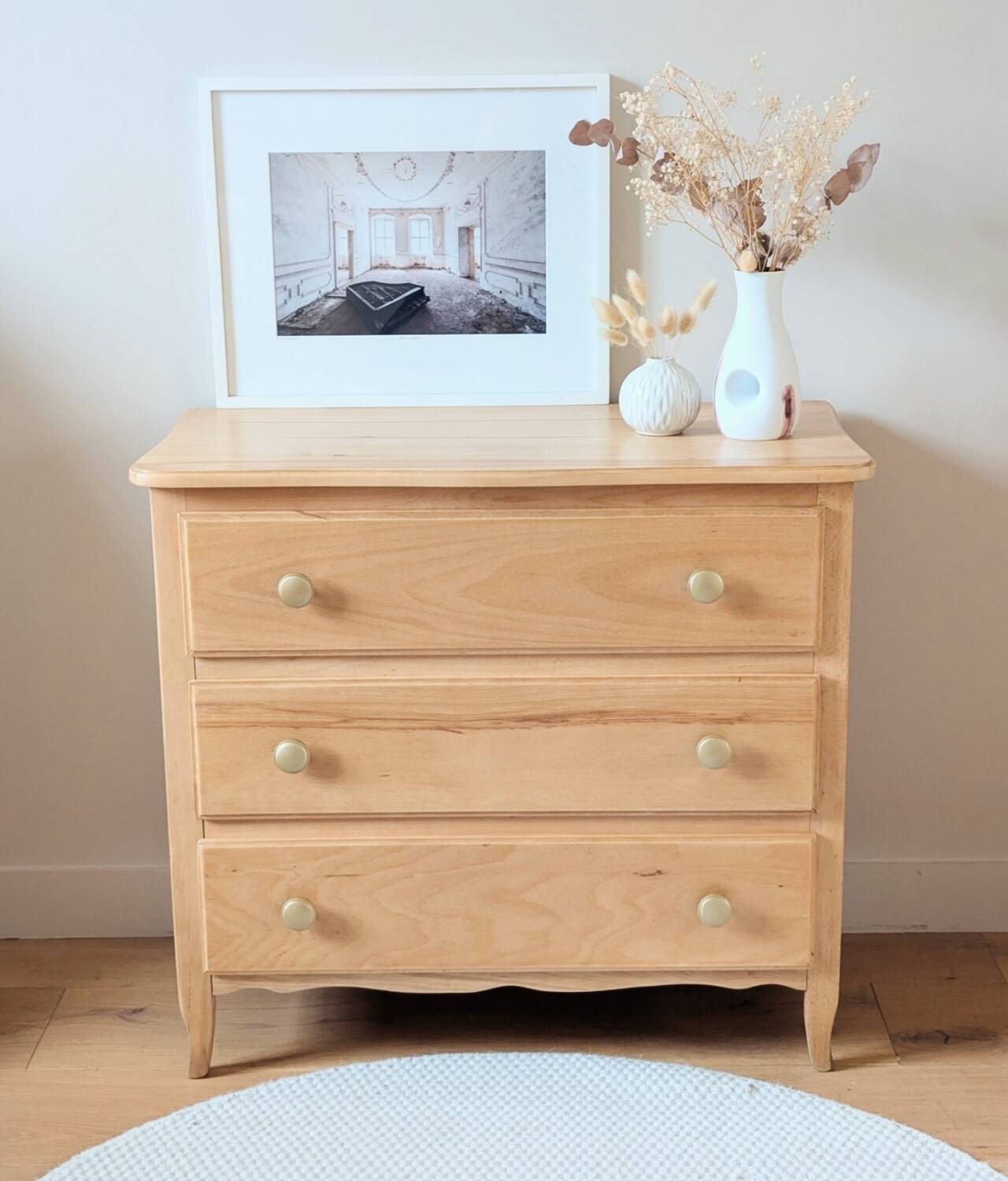 Commode vintage en bois blond, rénovée