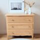 Commode vintage en bois blond, rénovée
