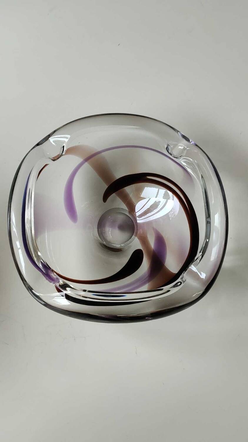 Large pocket/ashtray in heavy crystal with contemporary design - Designer Max Verboeket for Kristalunie/Maastricht factory. Diameter 22 cm