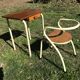 Fauteuil et bureau d’écolier