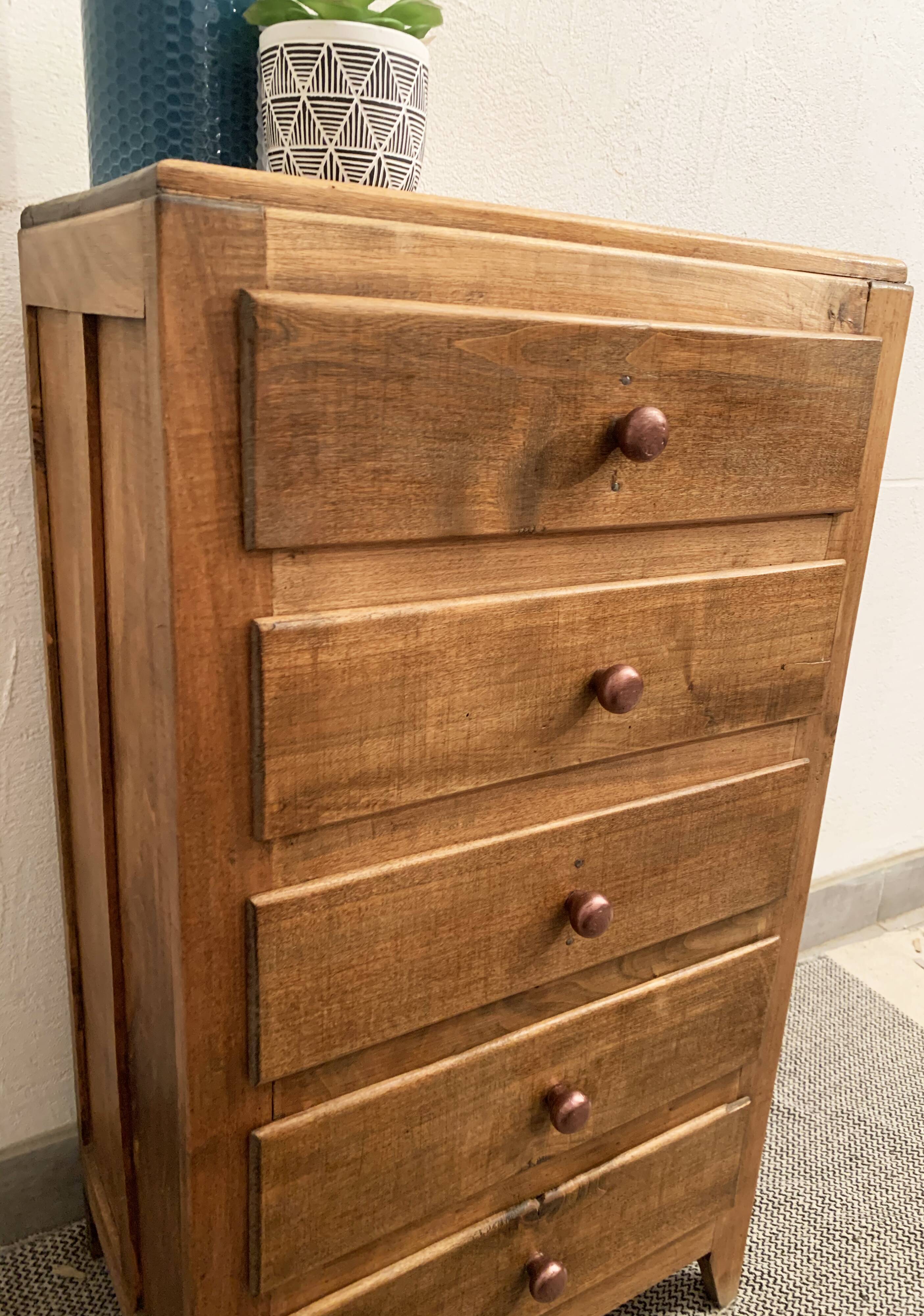 Vintage 50s-60s vintage-haired chiffonr