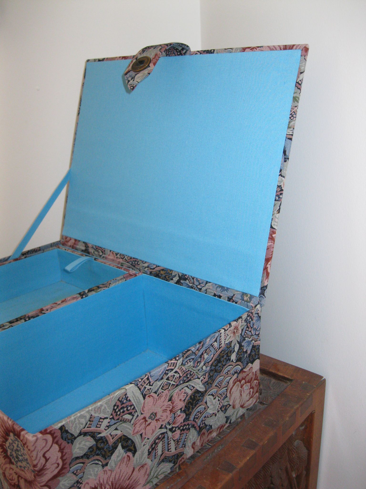 Sewing box jewelry storage fabric pattern tapestry pattern