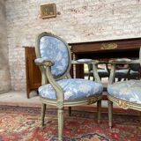 Paire de fauteuils médaillon en bois laqué de style Louis XVI XIXeme