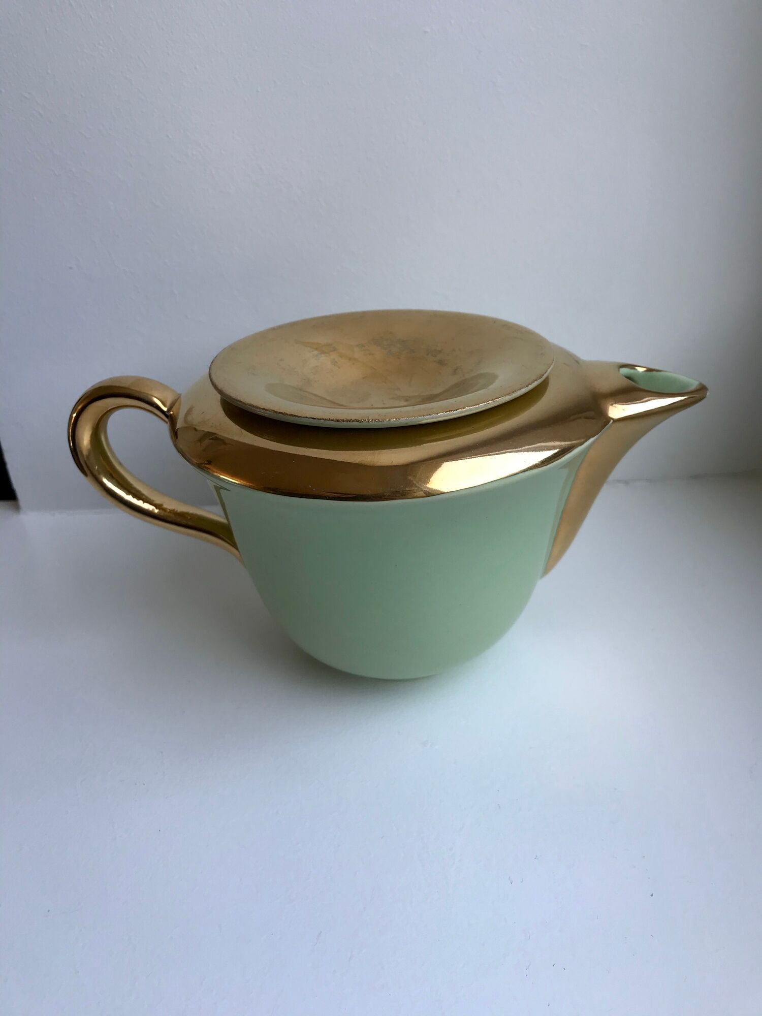 Duo of teapot and green milk pot sage 50s