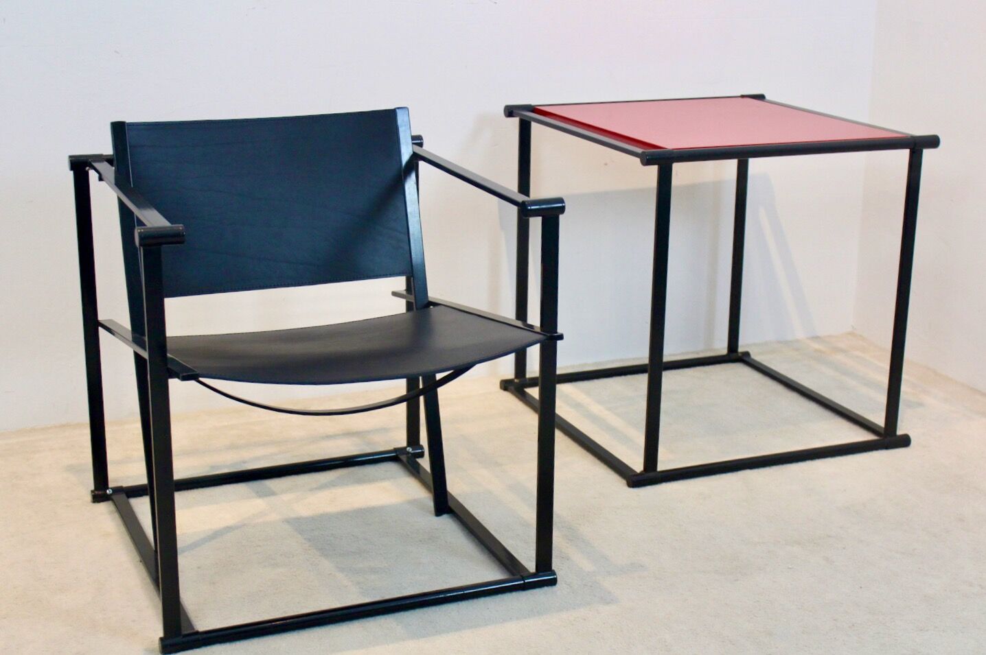 Fm62 chaise longue cubique en cuir et table assortie par radboud van