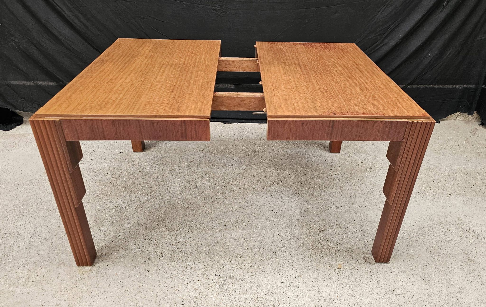 Lot table et ses 6 chaises Art déco de Saddier & fils