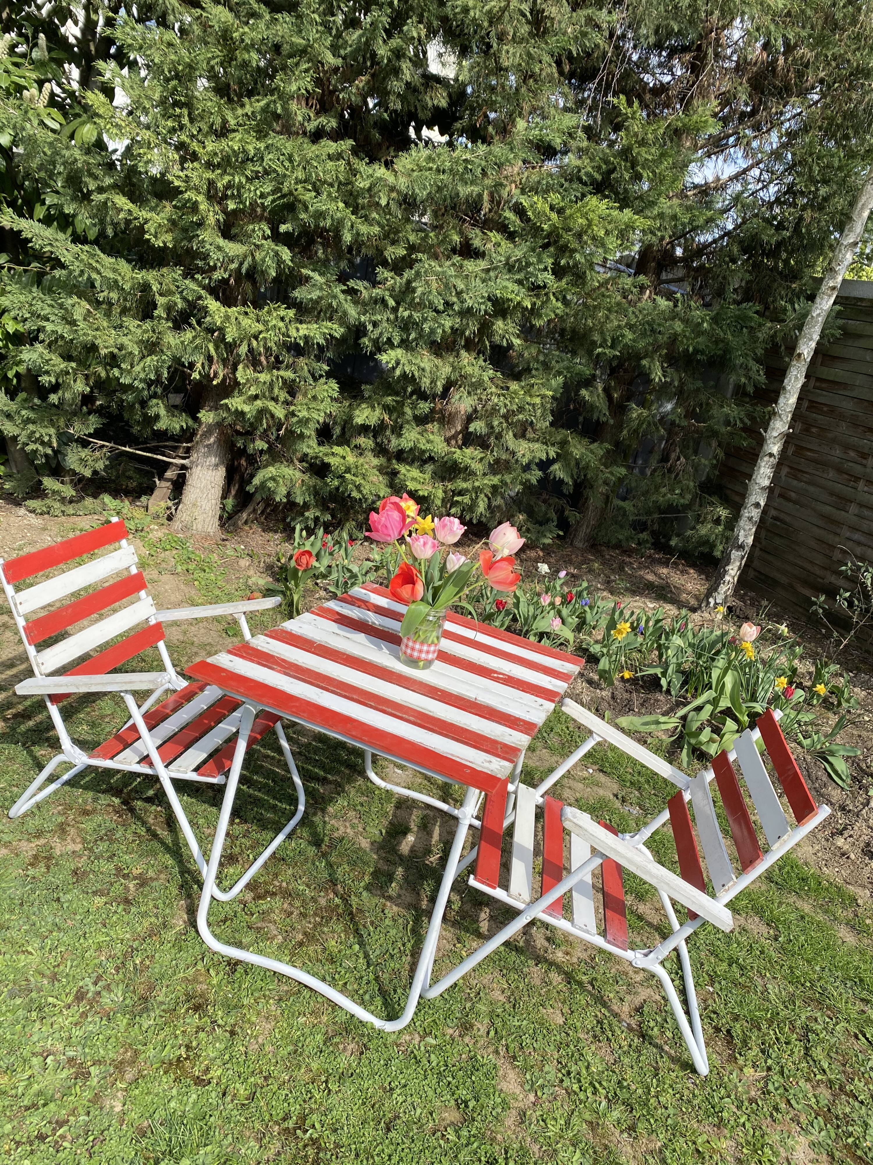Former vintage garden lounge