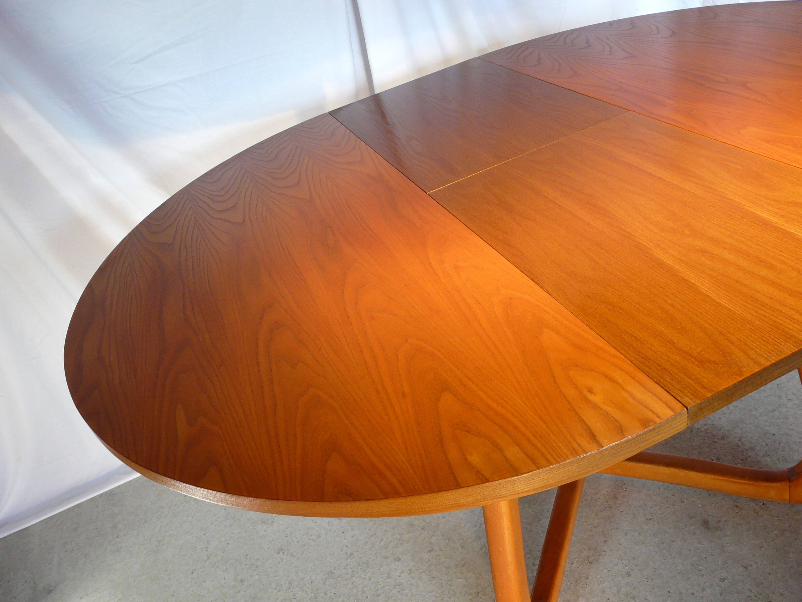 Scandinavian vintage extendable round table