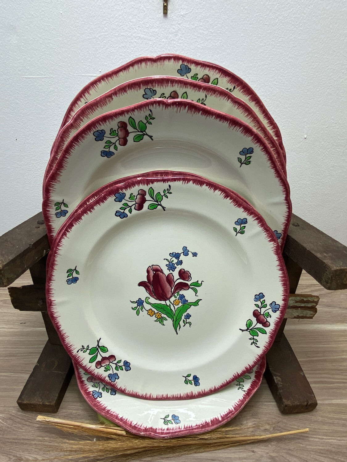 Old porcelain plates from Giens