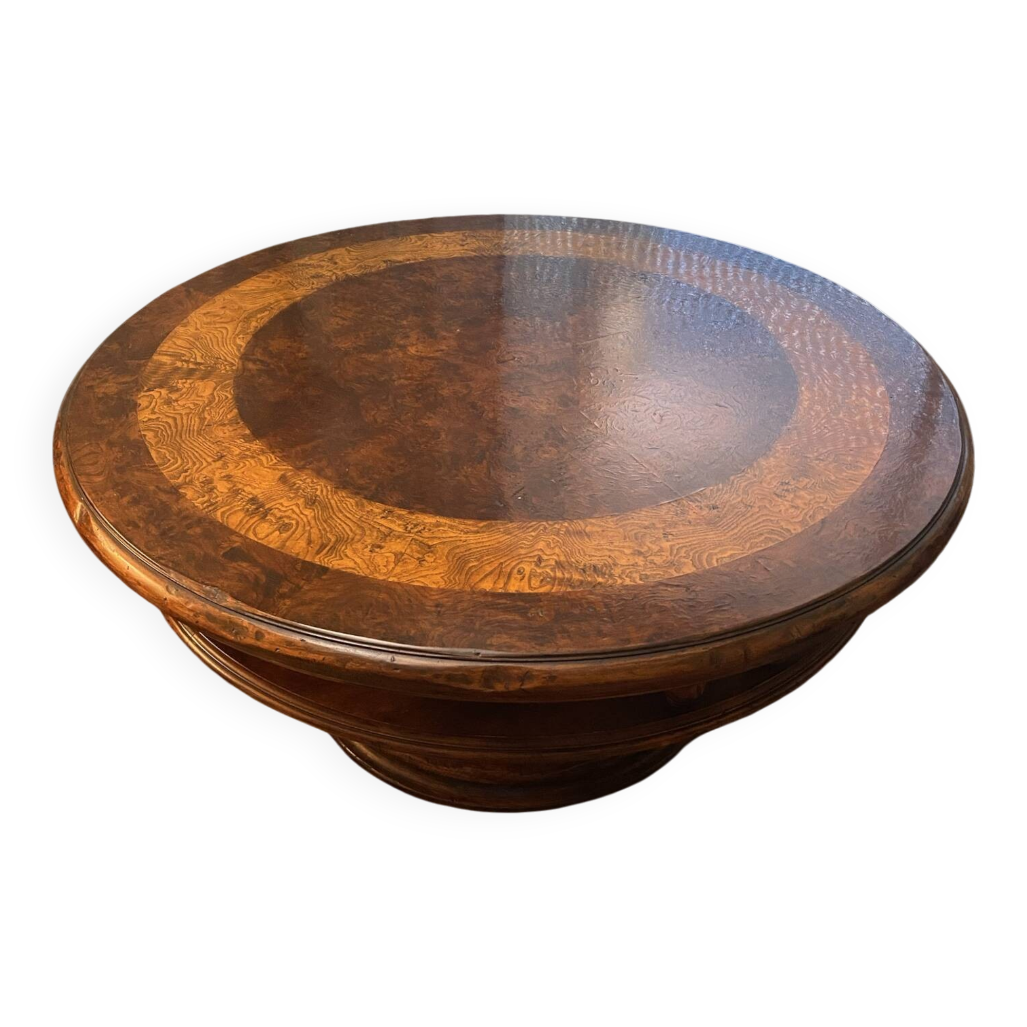Round wooden coffee table – classic style