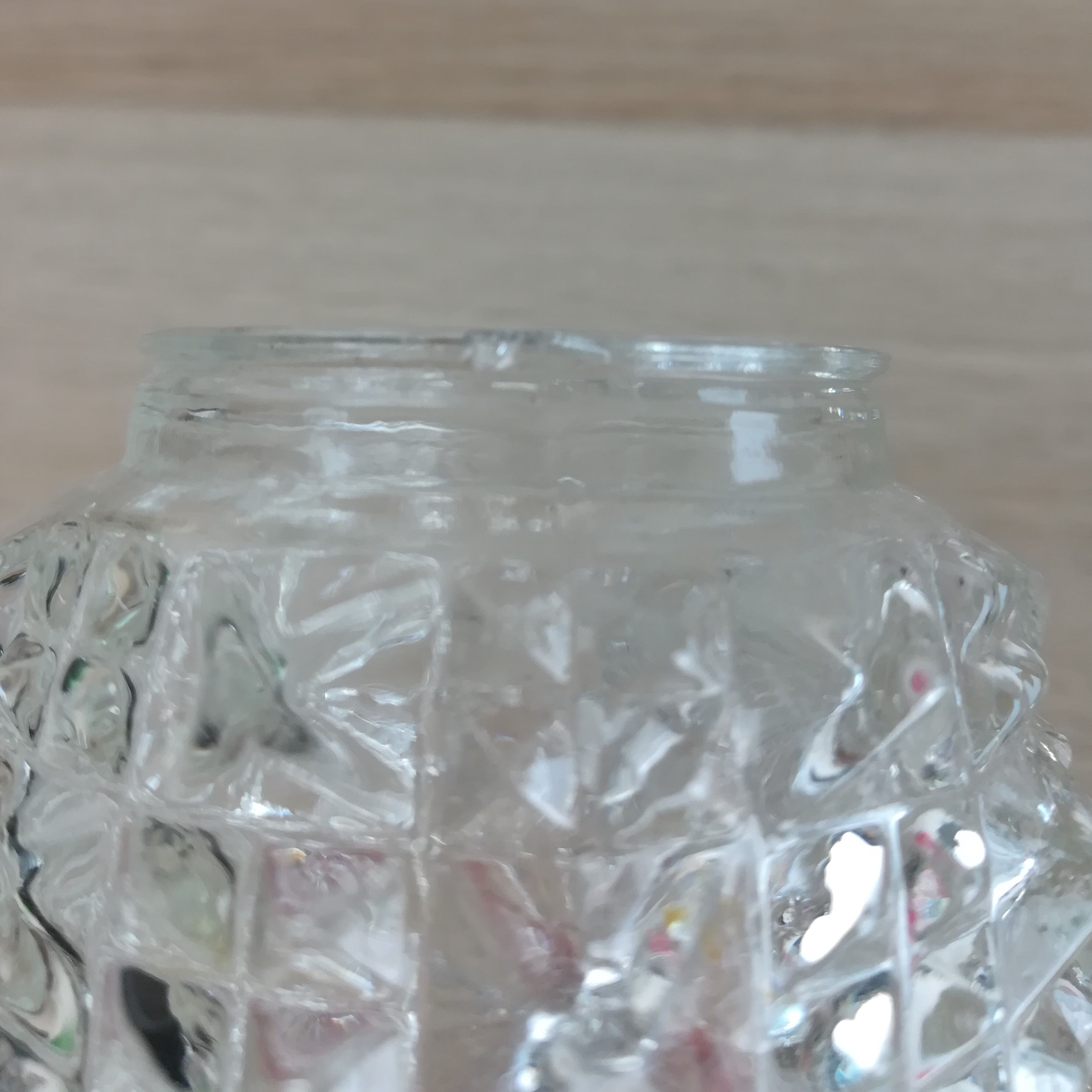 2 conical globes in scissor glass