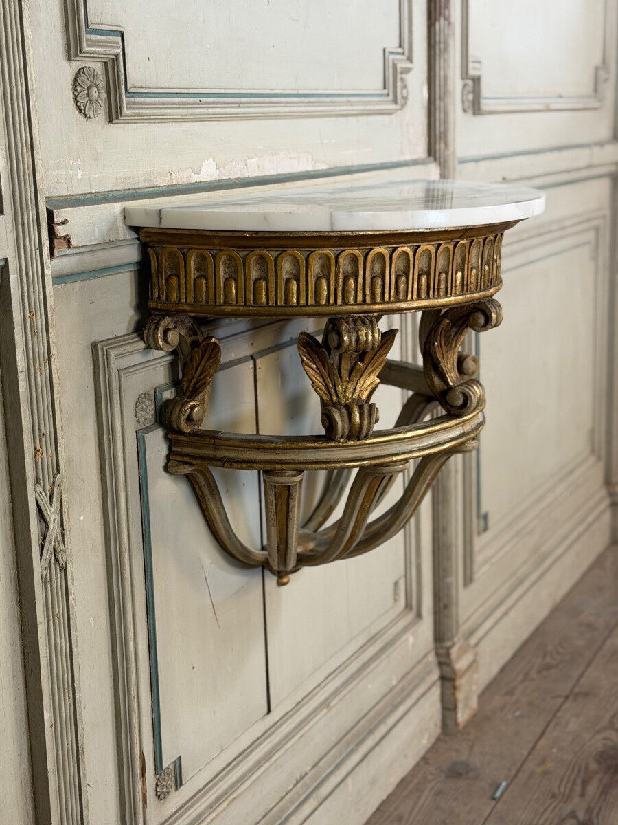 Console en bois sculpté de style Louis XVI vers 1900