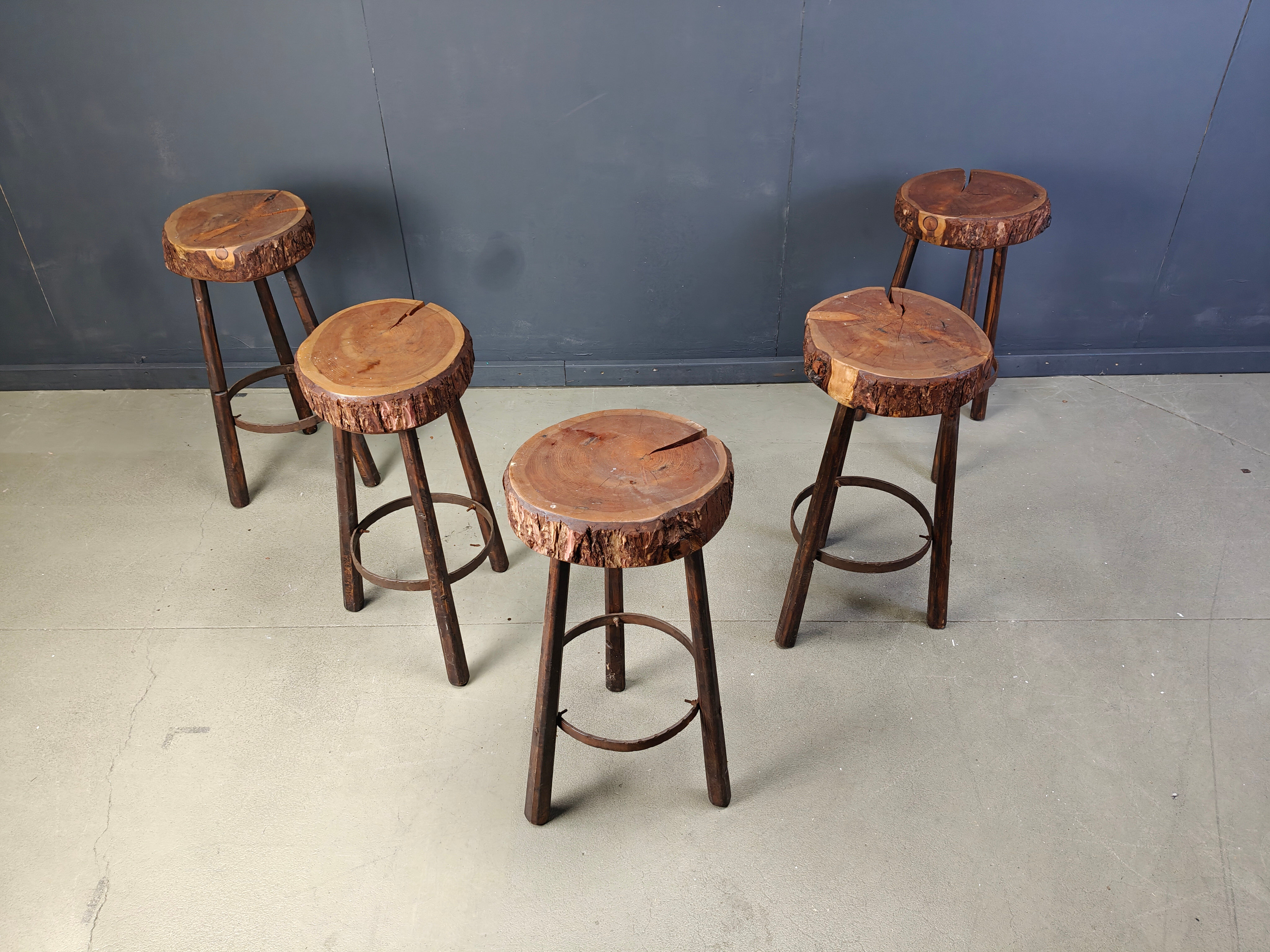 5 tabourets de bar en tronc d'arbre, années 1970