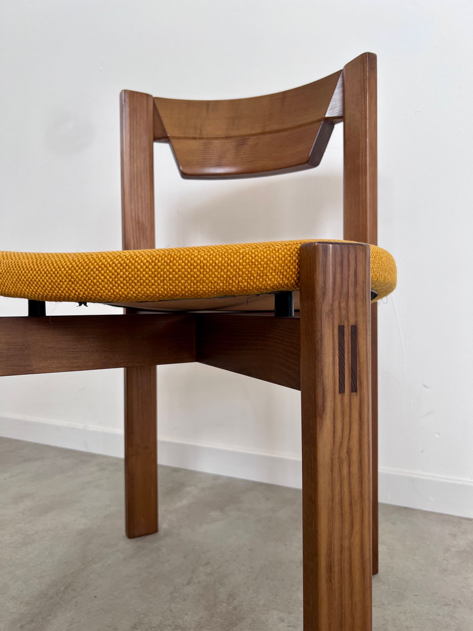 Set of 4 Scandinavian style chairs Girsberger 70s vintage solid wood