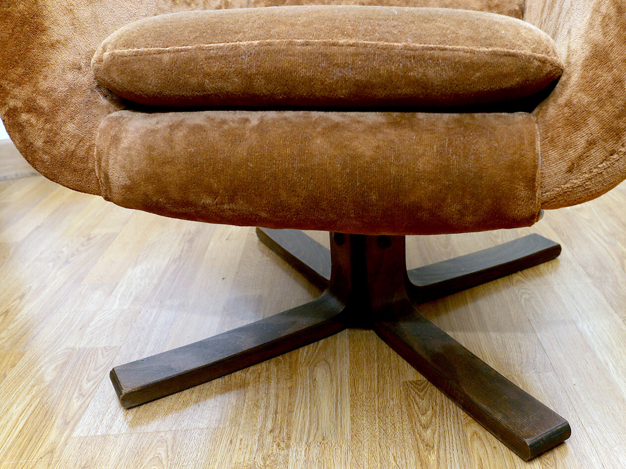 Egg armchairs years 60