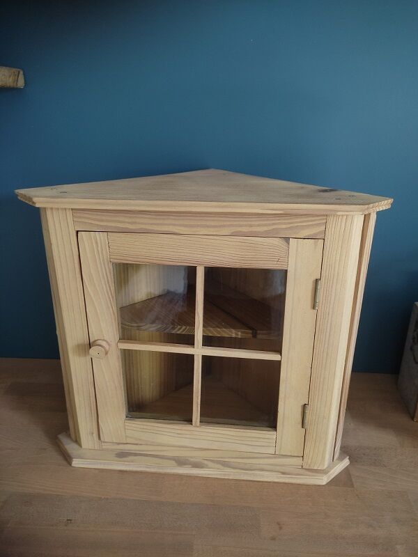Glass corner showcase cabinet solid wood aero-gum patinated