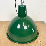 Suspension industrielle en émail vert, années 1960