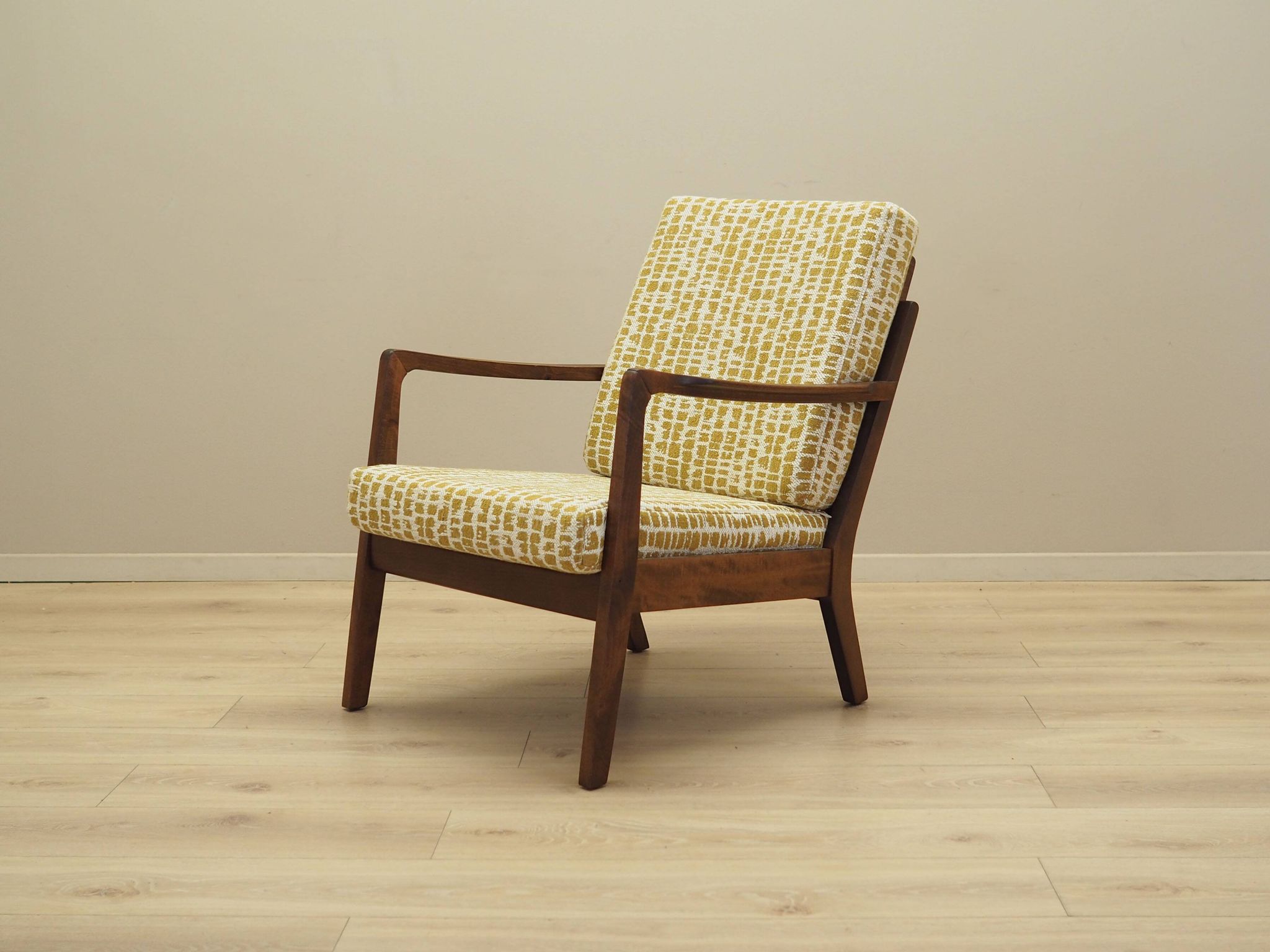 Fauteuil en hêtre, design danois, années 1970, production : Danemark