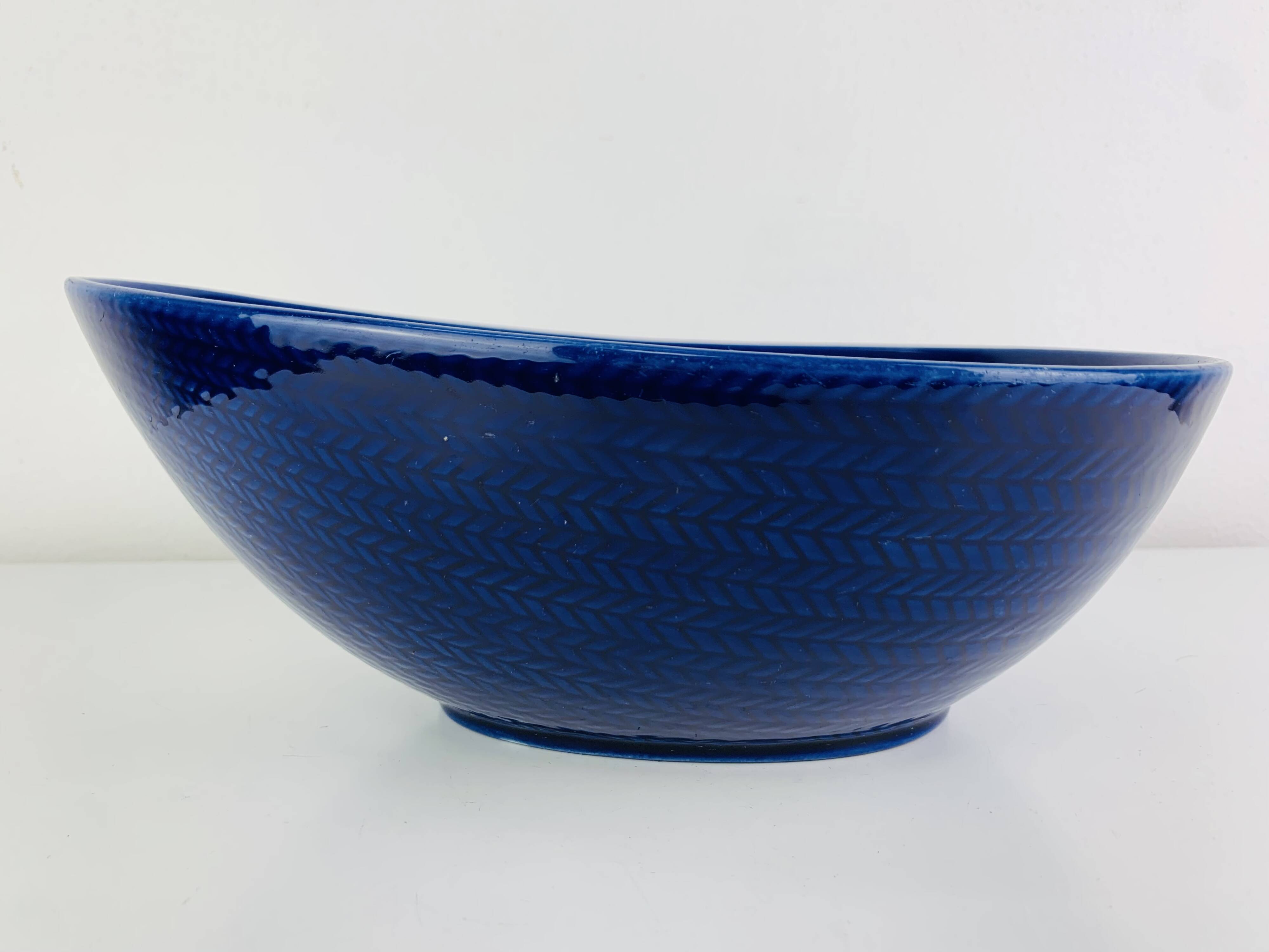 Dish and bowl Blå eld by Hertha Bengtson for Rörstrand Sweden, ceramic.