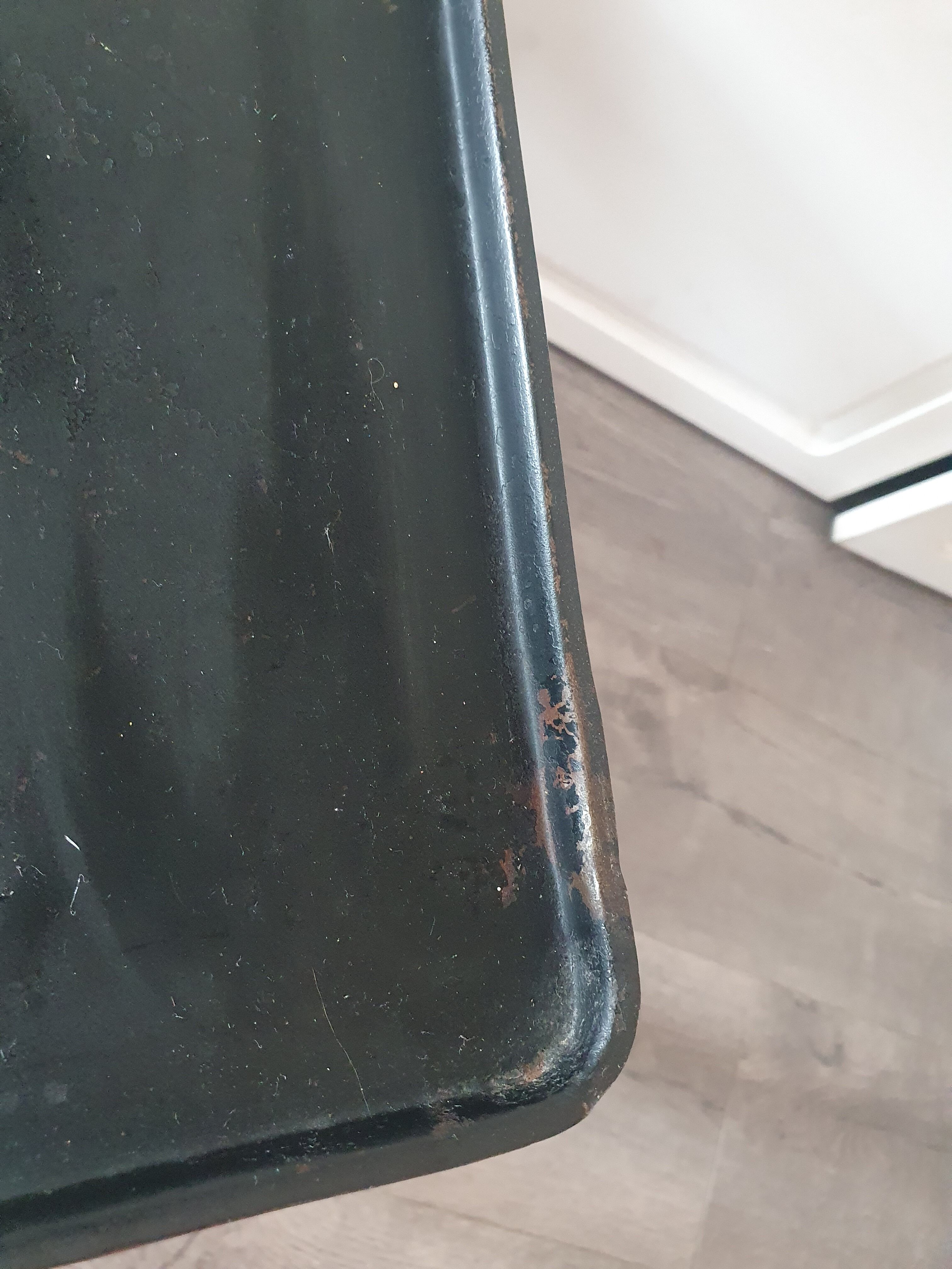 Serving table