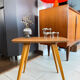 Table d'appoint vintage en bois et pieds compas