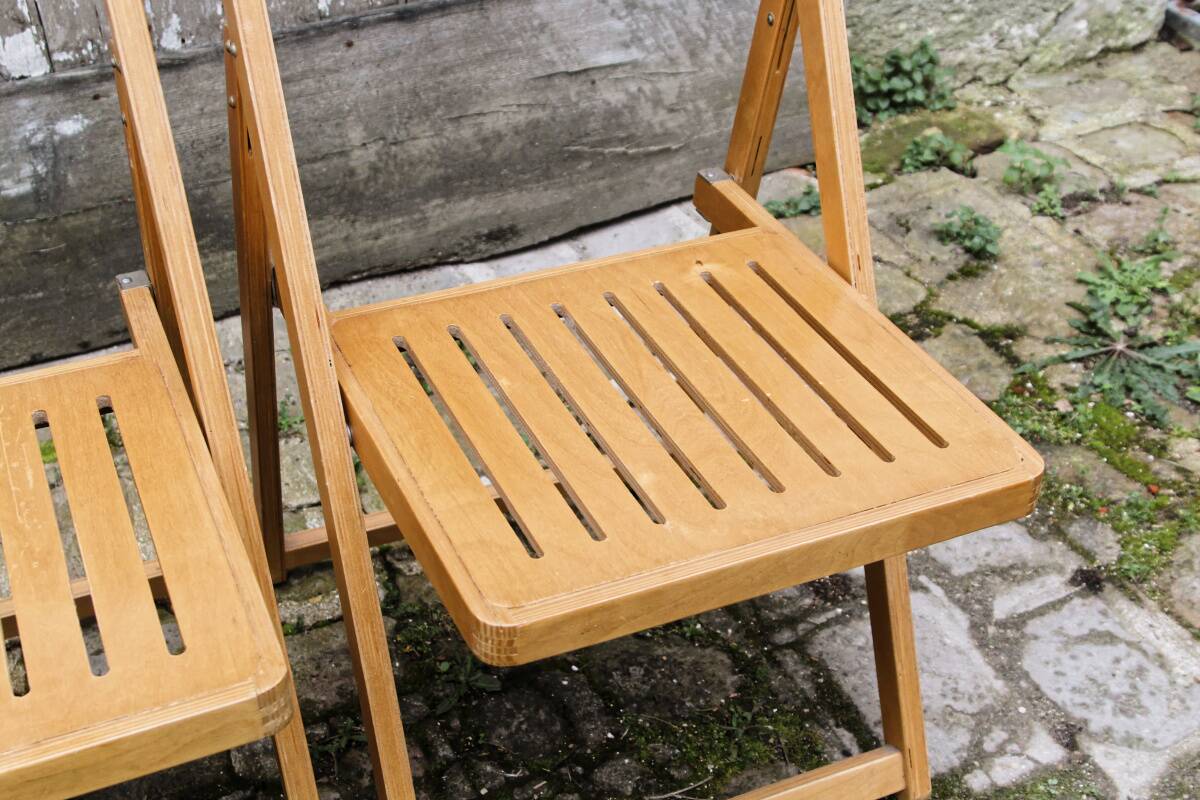 Set of 6 wooden folding chairs