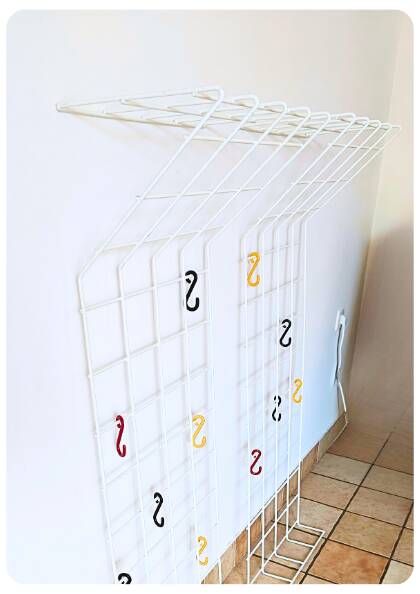 Paire de porte-manteaux String des années 50 par Karl Fichtel pour Dra