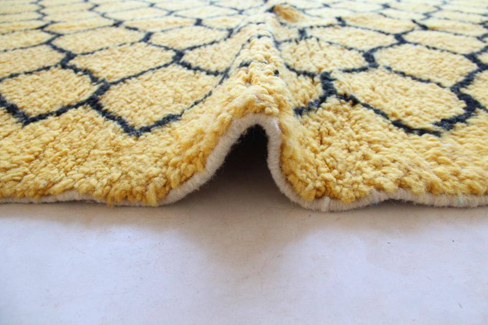 Yellow and Black Rug - 247 x 160 cm