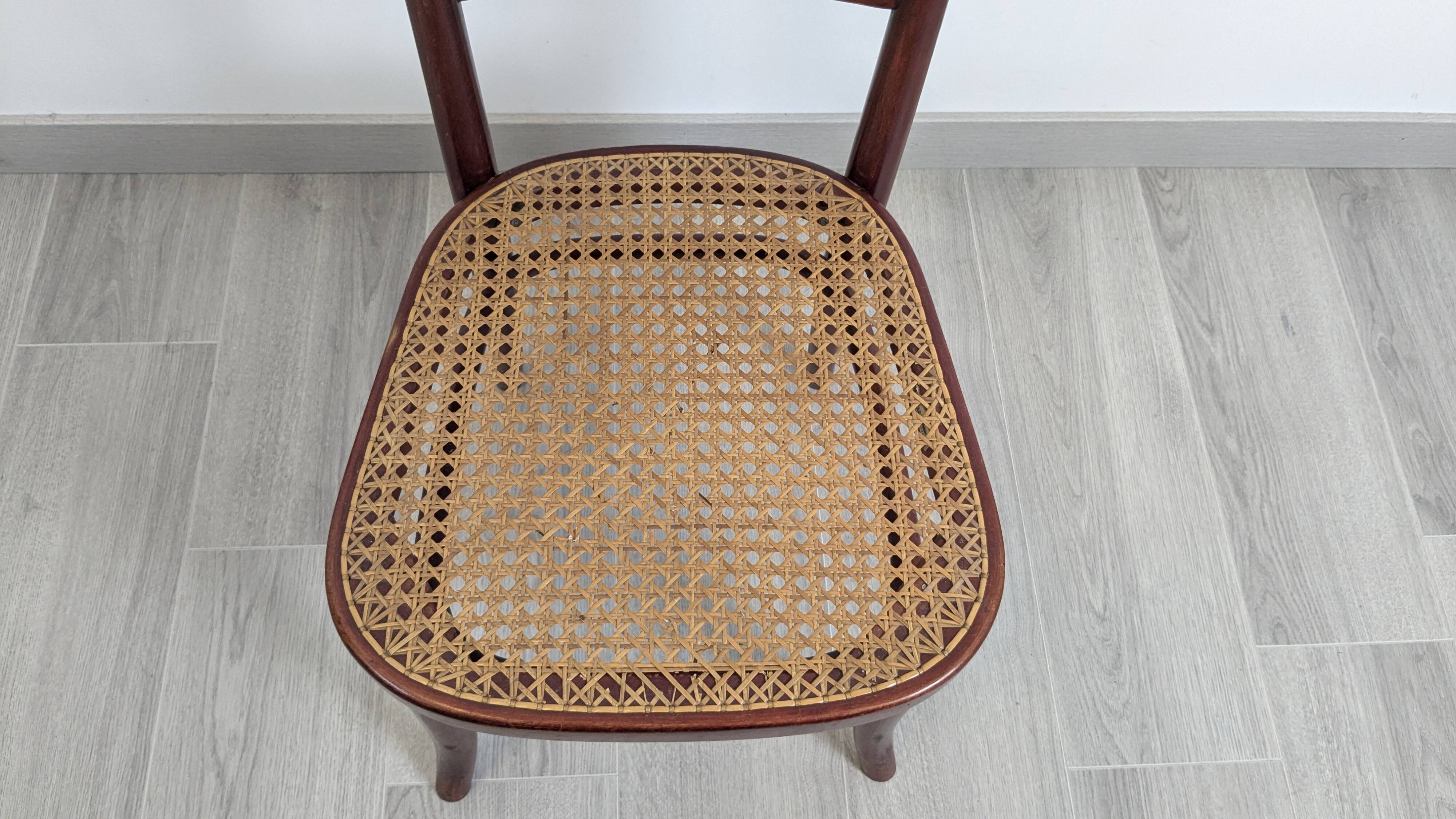 Nursing chair Thonet – Icon of bent wood and Viennese design