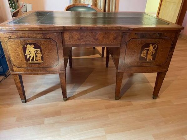Bureau ancien style Empire en placage de loupe, cuir vert, avec tiret