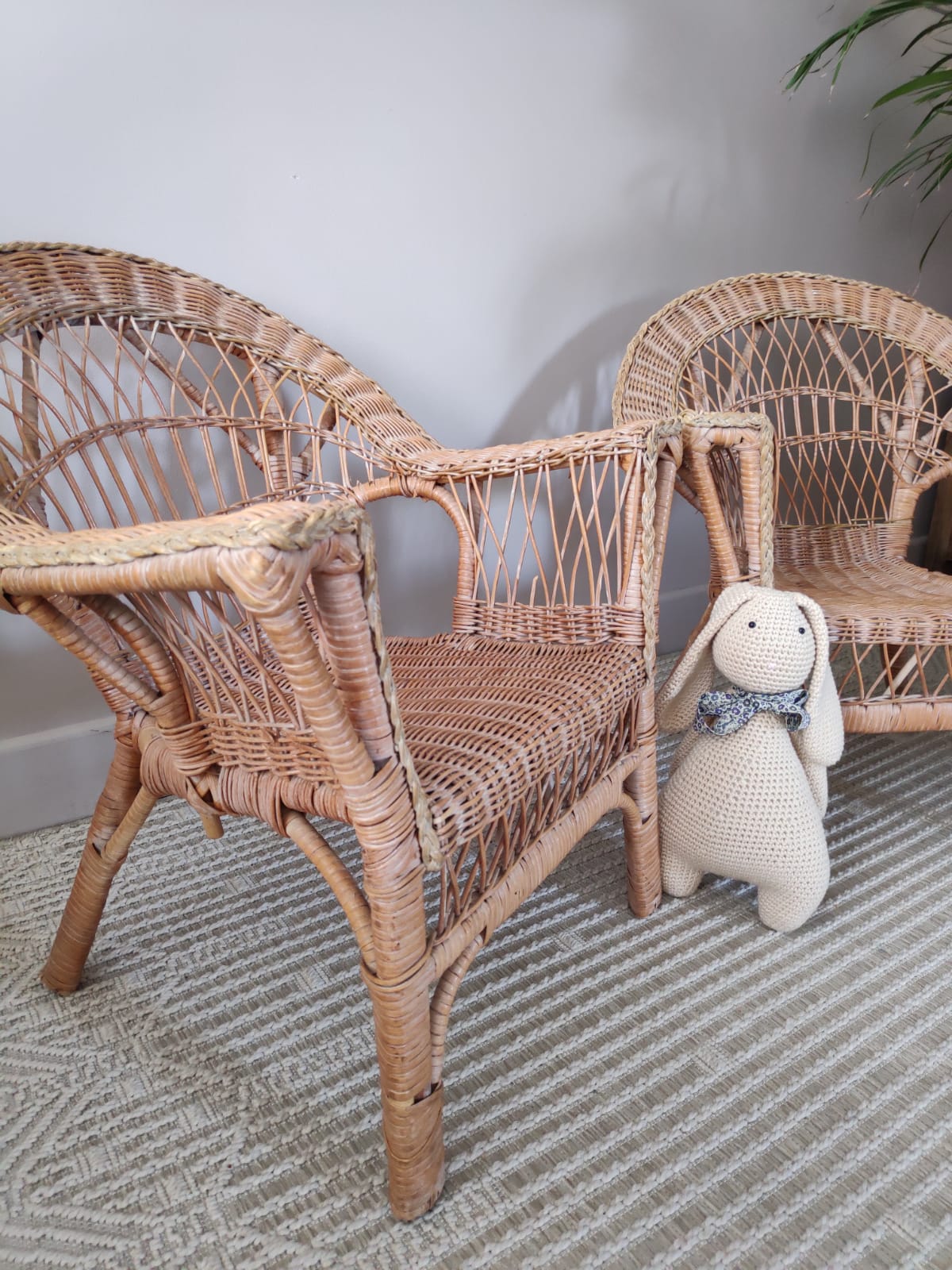 Paire de fauteuils en rotin enfant
