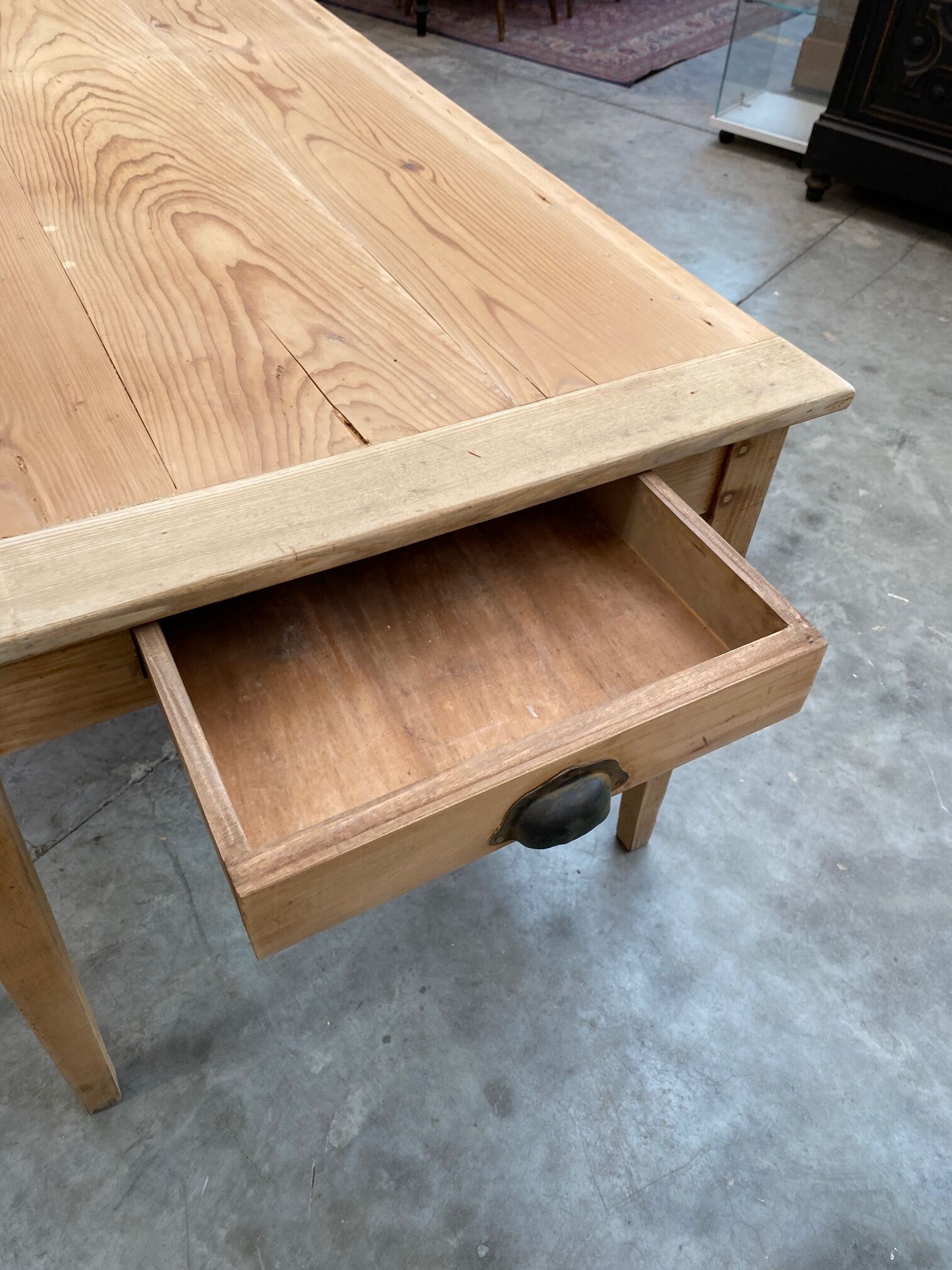 Ancienne table de ferme pieds fuseaux